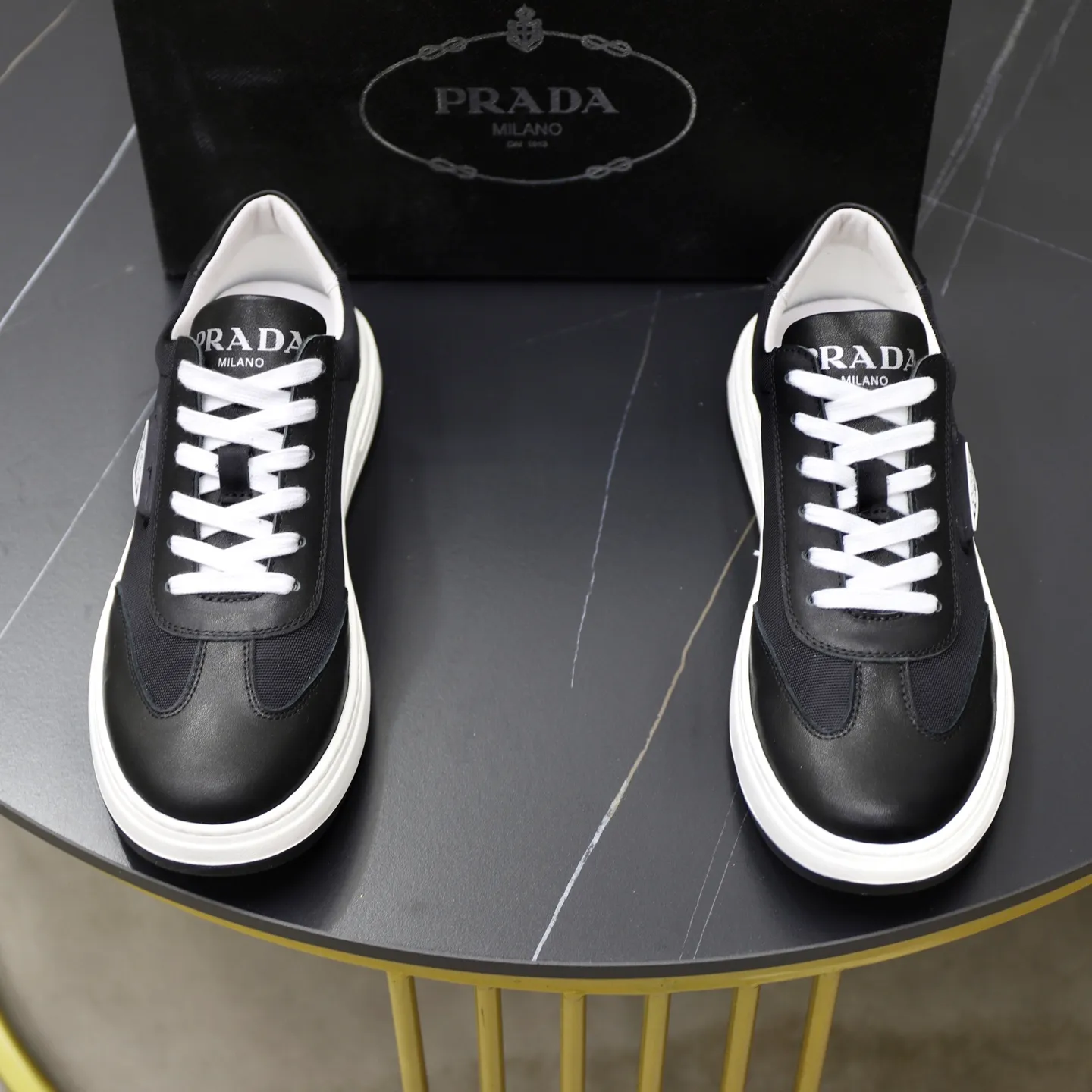 Ex-factory price: 420💰🙅‍♂️🙅‍♂️🙅‍♂️ Brand: PRADA Standard code: 38–44 (45 can be customized) Grade: Same as the official website Material: Original cowhide fabric Comfortable pigskin lining Lightweight wear-resistant outsole Style category: Men's fashionable casual shoes and boots Running sports shoes Distinguished luxury brand elements Top luxury Color: actual picture color